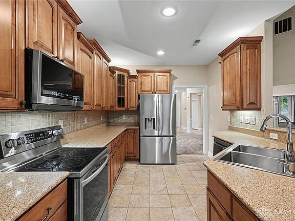 5th image of 435 Springs Blvd