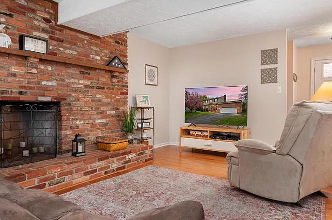 1526 Palm Ct — Photo 4