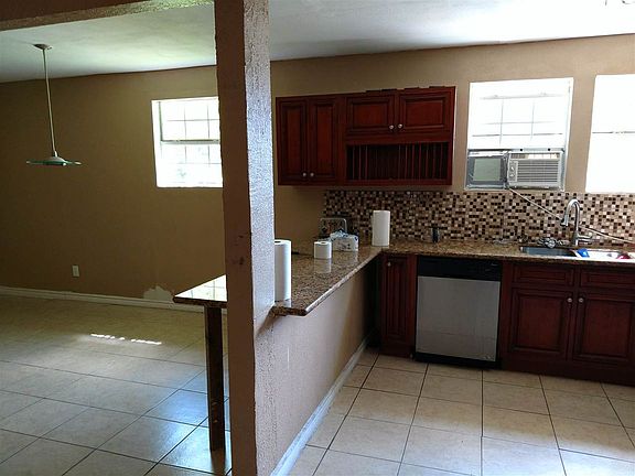 4th image of 3455 Elder St
