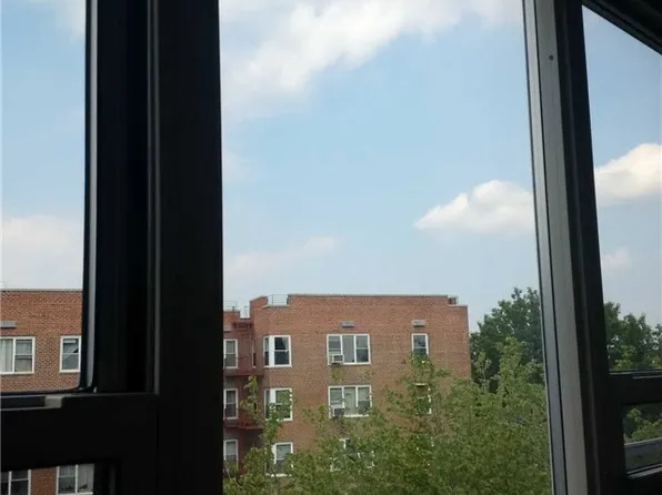 18-50 211th St APT 5J, Bayside, NY 11360