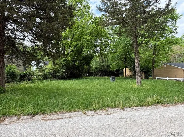 8844 Parkdale Dr, Caseyville, IL 62232