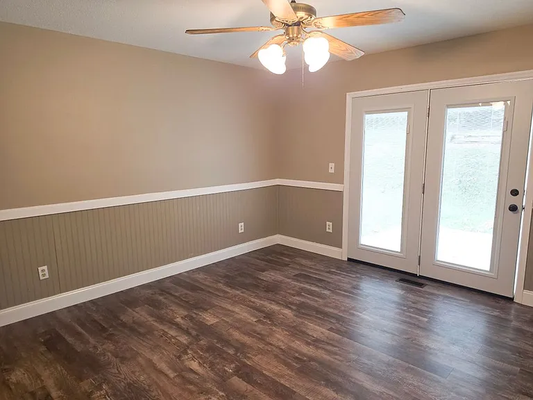 325 Westbrook Dr — Photo 10