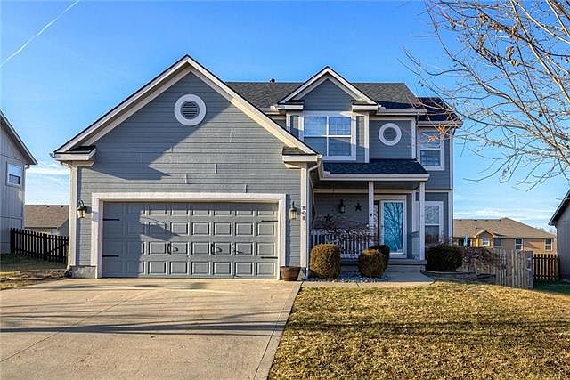 1st image of 808 NW Poplar Ct