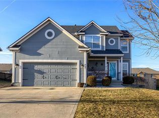 808 NW Poplar Ct, Grain Valley, MO 64029