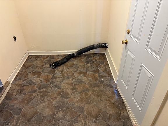 5th image of 420 Morgan Ave
