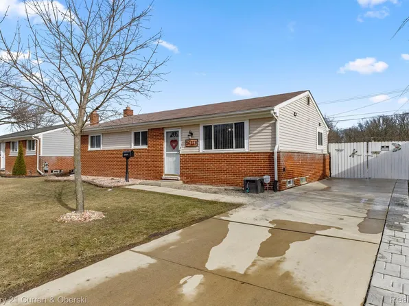 16223 Oakbrook St, Romulus, MI 48174