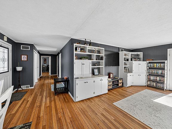 3rd image of 21778 Auten Rd