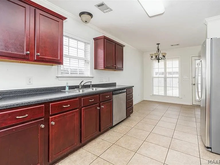 8725 Lindsey Ln — Photo 11
