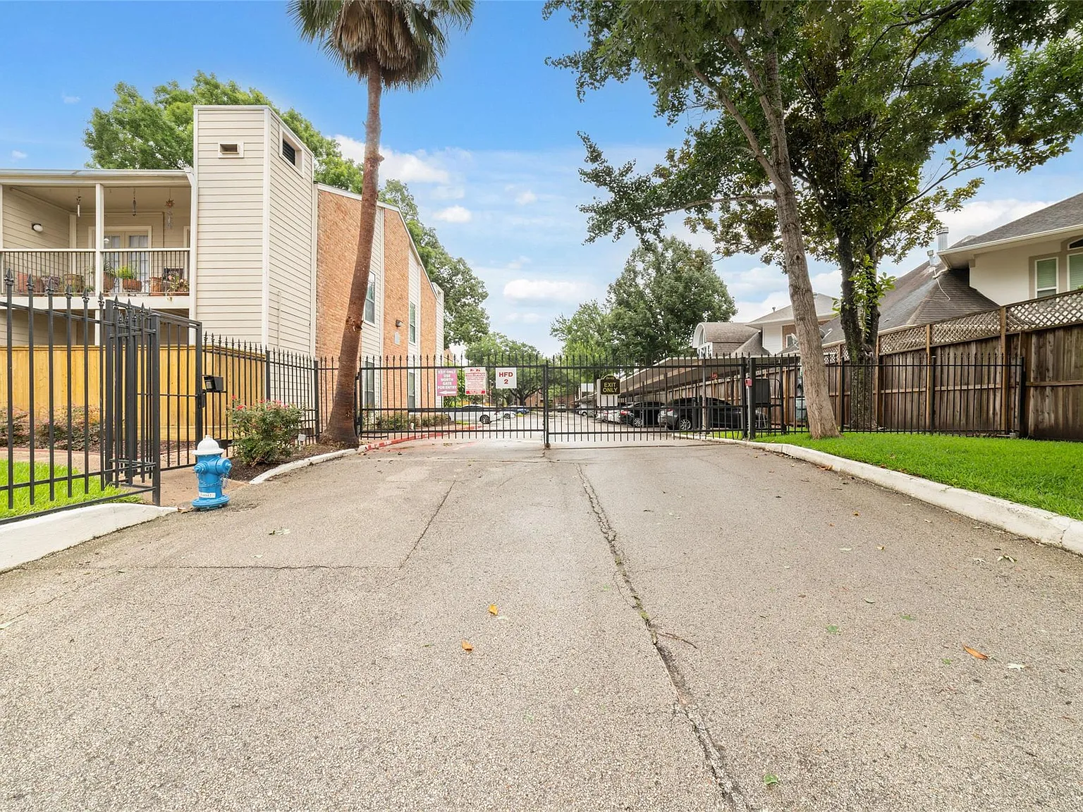 2 bed, 2.0 bath, 1175 sqft, $1,800 — Photo 3
