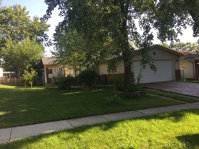 828 E Marshall Ct photo 1