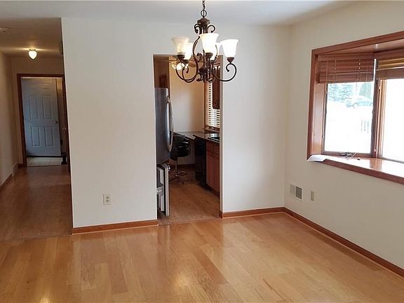3rd image of 425 Summerhaven Dr N
