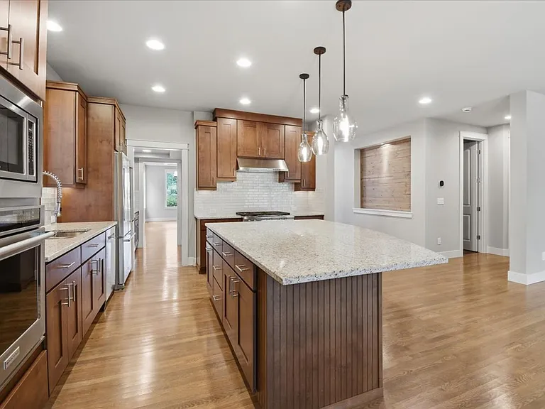 21384 NE 9th Pl — Photo 12