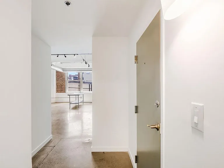 444 N 4th St #208 — Photo 17