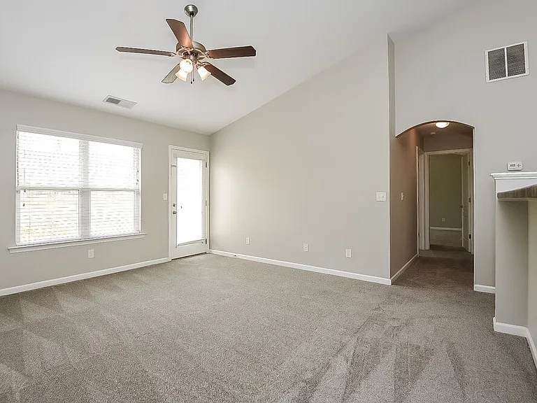 138 Hill Side Way — Photo 3