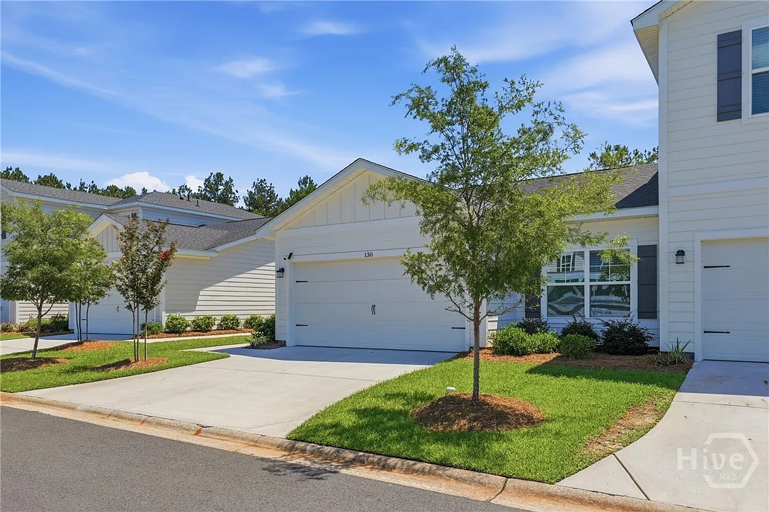 3 bed, 2.0 bath, 1388 sqft, $2,800 — Photo 3