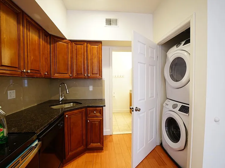 1030 Wood St #2F — Photo 7