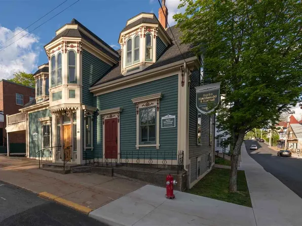28 King St, Lunenburg, NS B0J 2C0