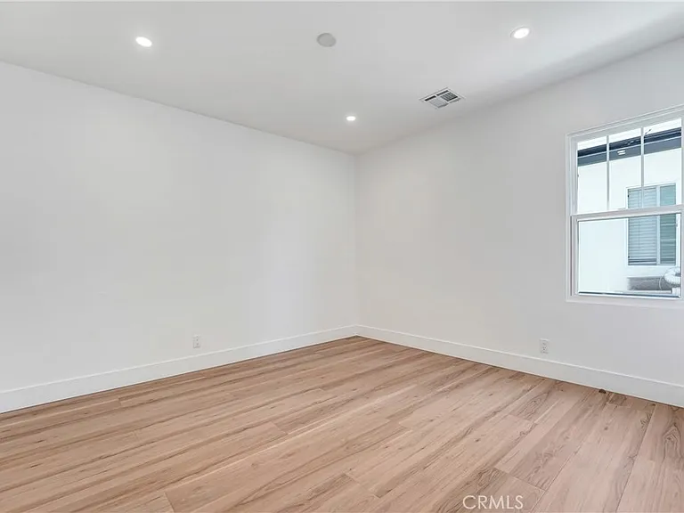 6722 Katherine Ave — Photo 11