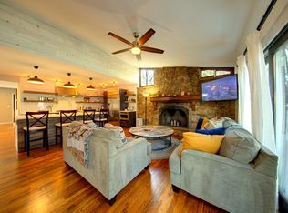 35 Stuart Pl, Oceanside, NY 11572