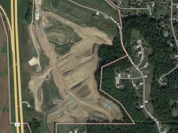 8638 Abaca Ct, Dubuque, IA 52003