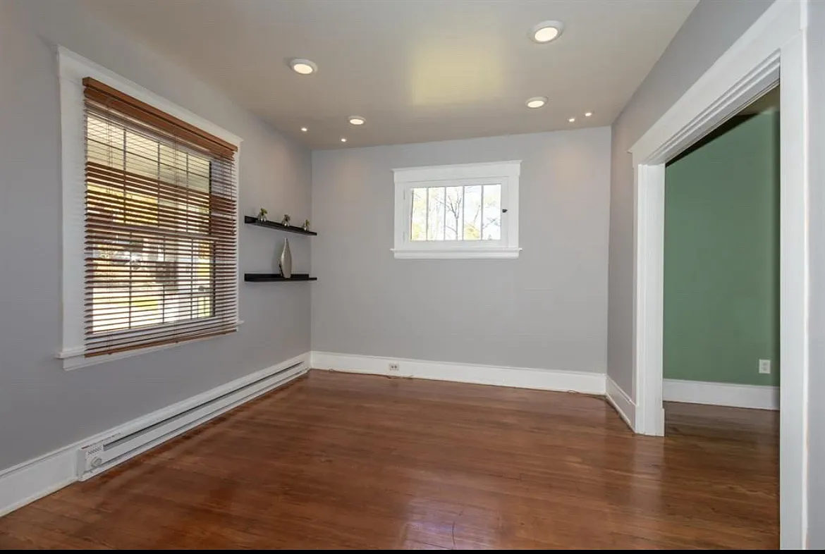 2304 Center St — Photo 2