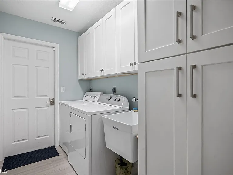 17611 Marco Island Ln — Photo 31