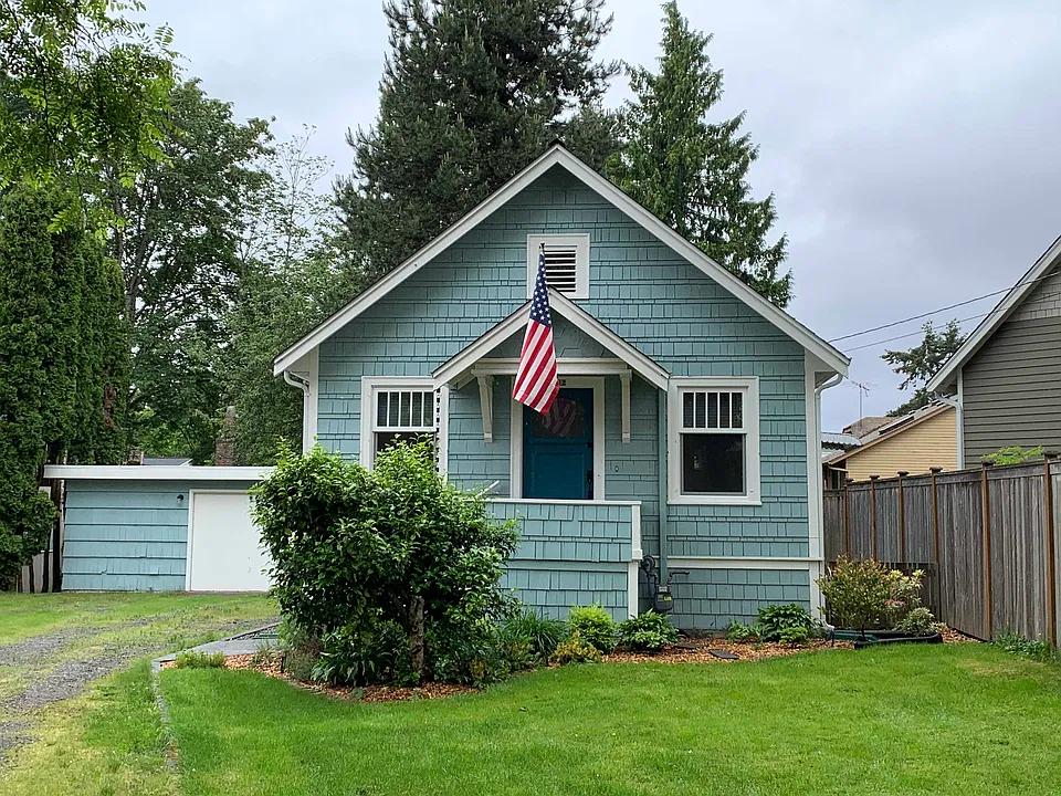 NE 120th St