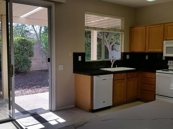 3rd image of 6192 Rose Garden Ln