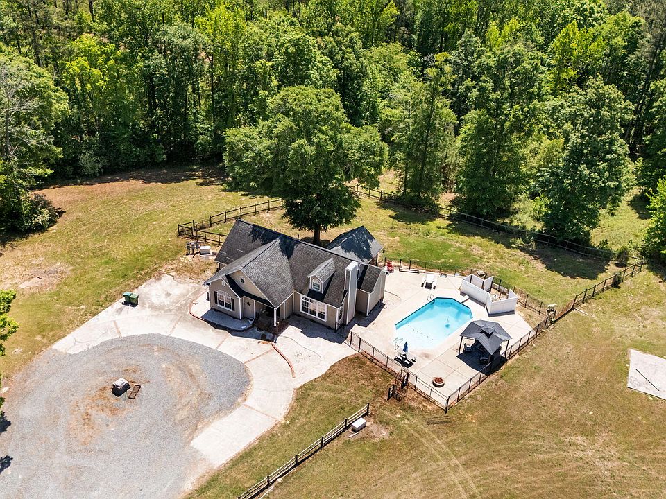 1st image of 435 Thomas Way
