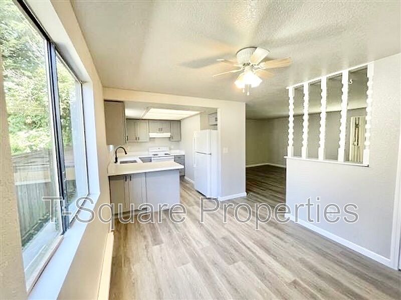 1st image of 7125 Rainier Dr APT 4