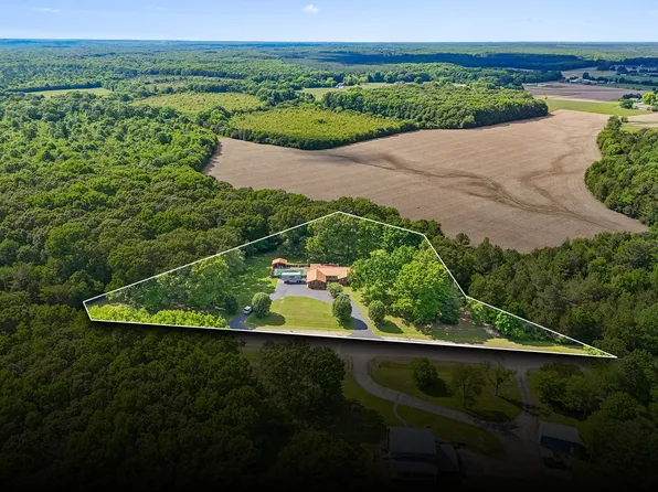755 Utsi Rd, Estill Springs, TN 37330