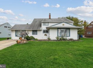 30 Woodbine Rd, Levittown, PA 19057