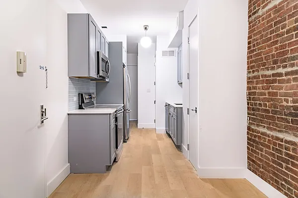 Rented by Charney Real Estate LLC | media 9