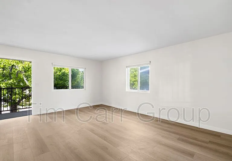 121 E Bay St #D — Photo 10