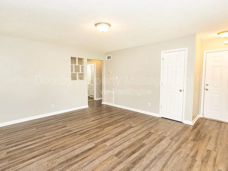 901 Forest Dale Ln #B — Photo 4