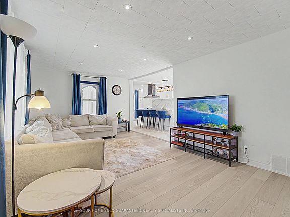 4th image of 14376 Jane St