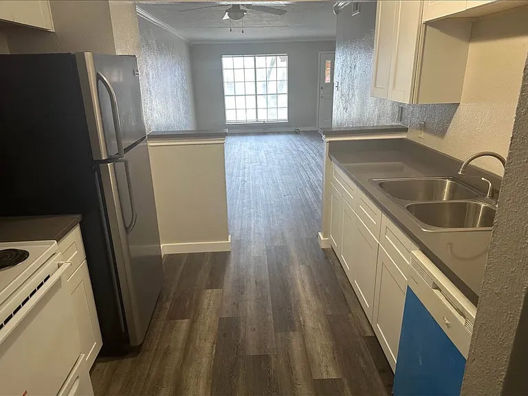 5726 Marina Dr #13 — Photo 2