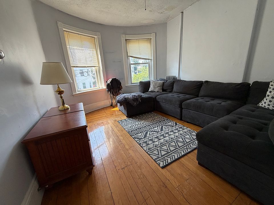 1st image of 18 Dudley St #2