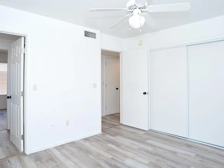 918 E Elm St #B — Photo 20