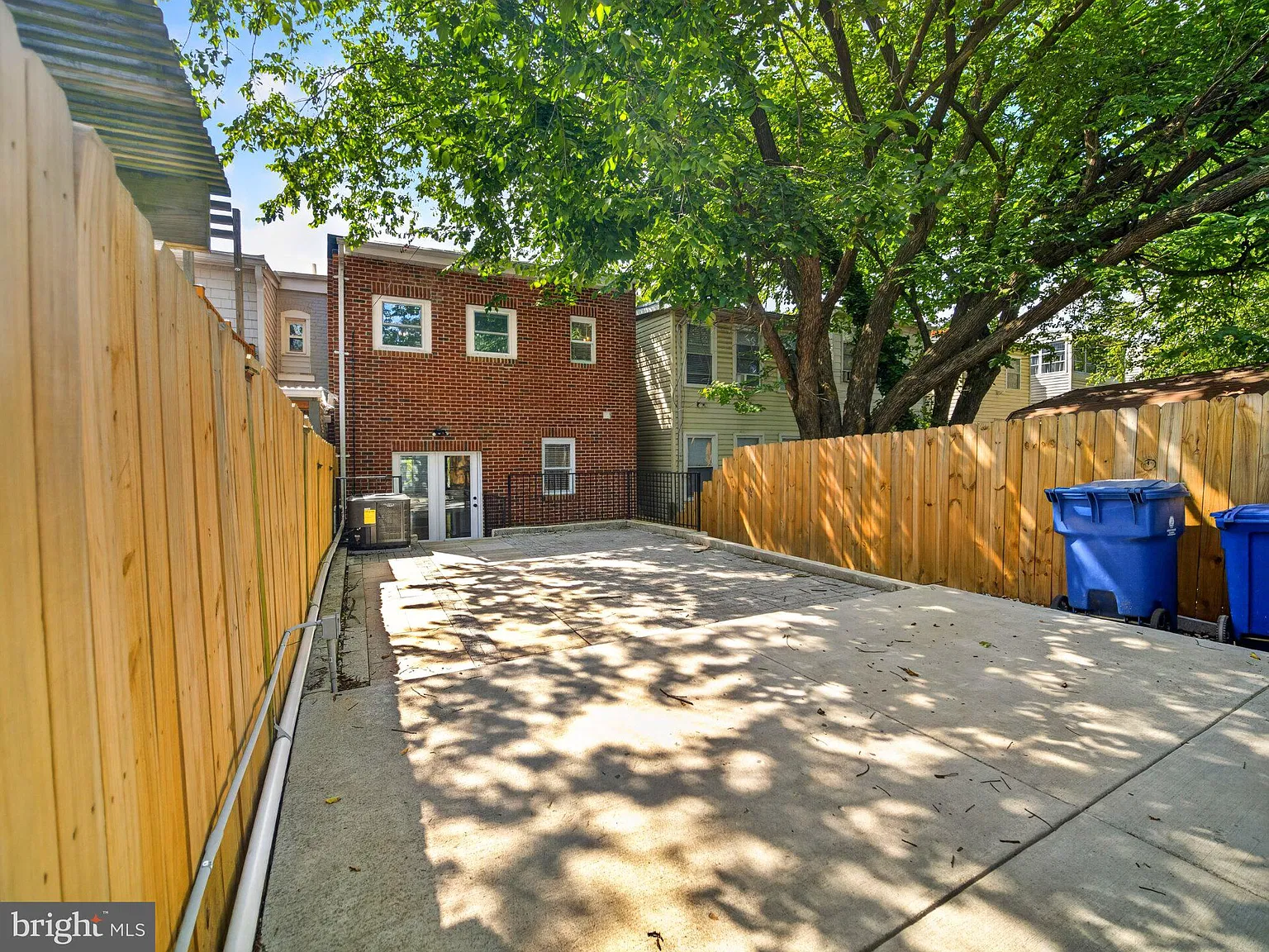 3 bed, 2.5 bath, 1200 sqft, $5,100 — Photo 4