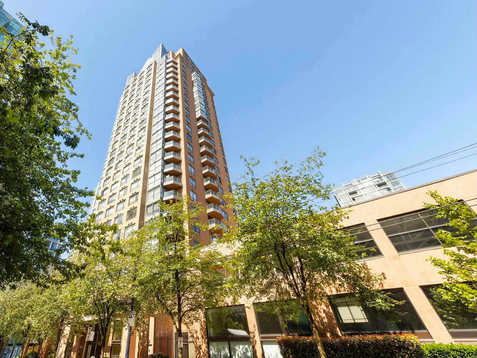 1 bed, 606 sqft, $2,590 — Photo 1