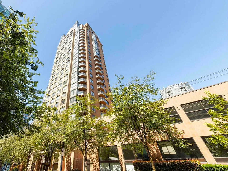 1189 Howe St #11