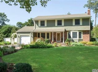 12 Pinecone Ln, Commack, NY 11725