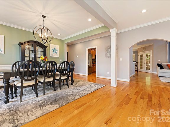 4th image of 7564 Turnberry Ln