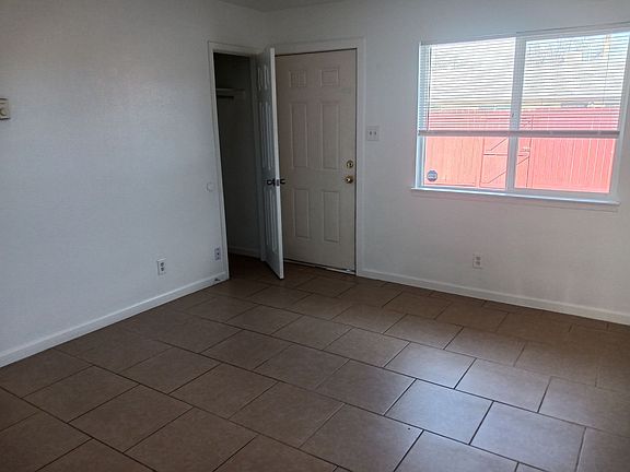 5th image of 3217 Wellesley Ct NE APT 1