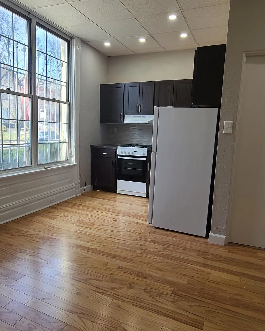 Studio, 200 sqft, $975 — Photo 3