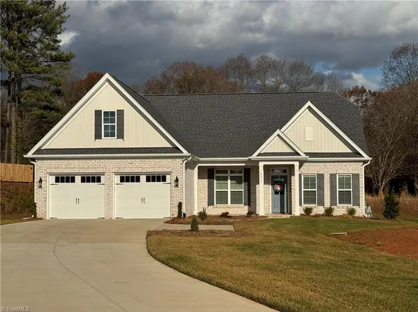 6030 Haywood St, Clemmons, NC 27012