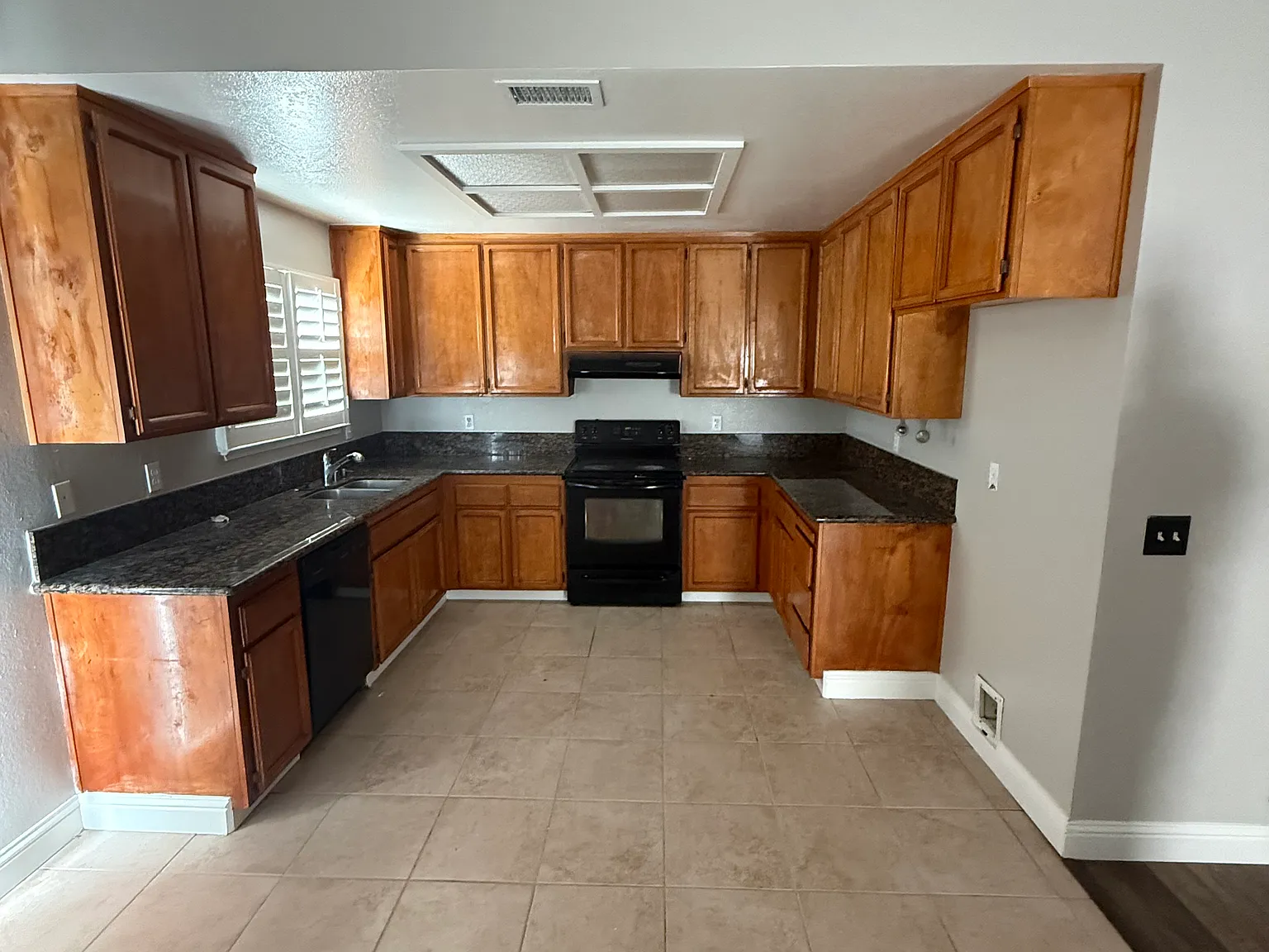 4 bed, 1505 sqft, $2,950 — Photo 2