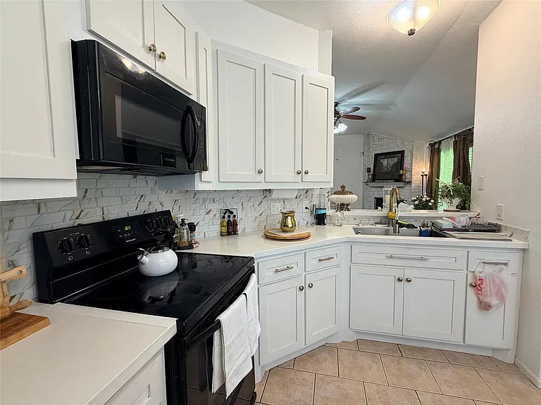 8602 Lazy Brook Ln — Photo 10