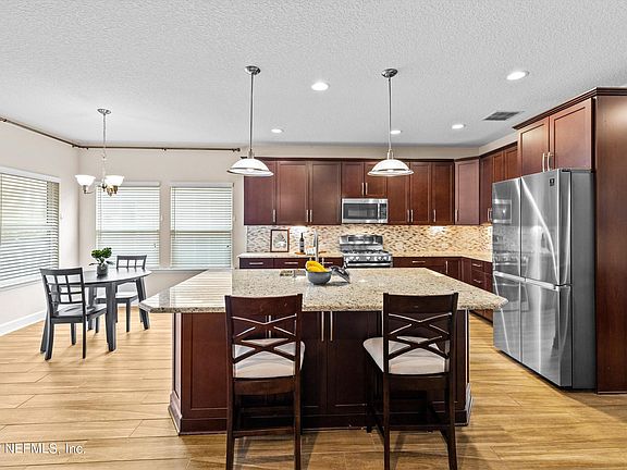 5th image of 262 Woodland Greens Dr